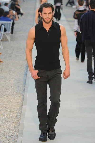 Look 28